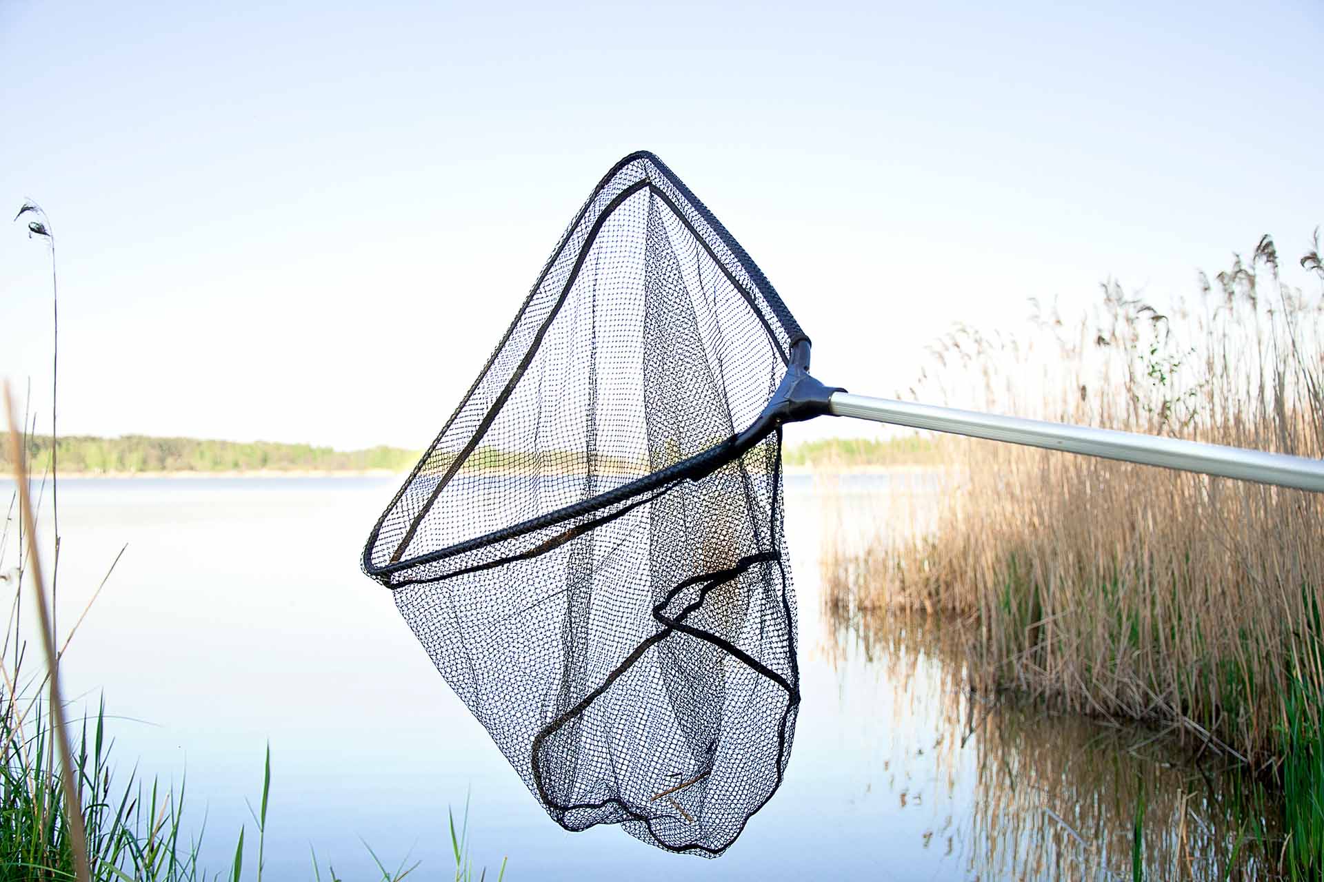 Landing net on the lake outside